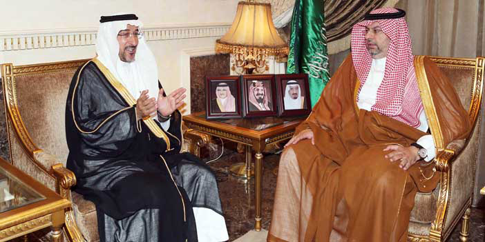  الأمير عبد الله بن مساعد خلال لقائه بمدير جامعة دار العلوم