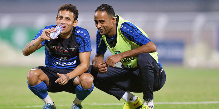  الحمدان وجوزيه في استراحة أثناء التدريبات