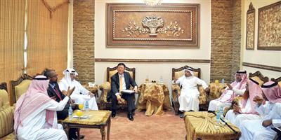 القنصل الكوري يزور الغرفة التجارية بجازان 