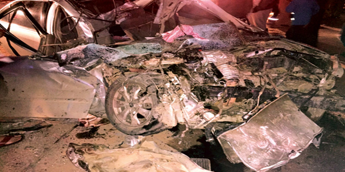 سباق بين مركبتين يصرع ويصيب شابين بتبوك 