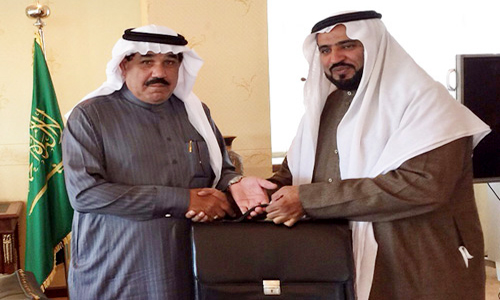الدكتور الشريف يطلع على أنشطة مركز الملك عبدالعزيز للحوار الوطني بتبوك 
