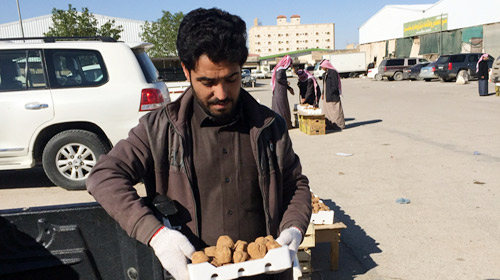  أحد الباعة يقول الإقبال على الشراء ضعيف