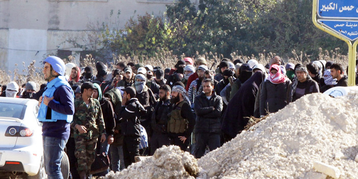  مدنيون ومسلحون يغادرون حمص
