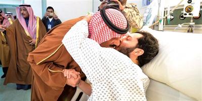 متعب بن عبدالله يزور مصابي الحد الجنوبي بمدينة الملك عبدالعزيز الطبية 
