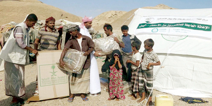 مركز الملك سلمان للإغاثة يوزع 2400 بطانية و100 خيمة ومستلزمات إيوائية في محافظة المهرة باليمن 