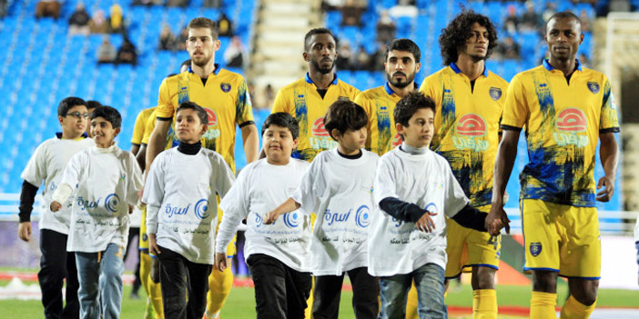  أشبال الجمعية برفقة لاعبي التعاون