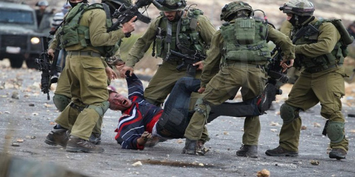  الاحتلال الصهيوني يقمع الشباب الفلسطينيين