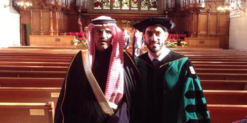  د. محمد الجوير مع نجله د. أحمد أثناء حفل التخرّج