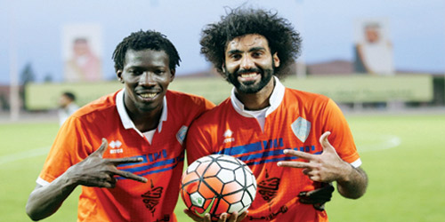  الخميس يحتفل بالكرة بعد تسجيله لهاتريك