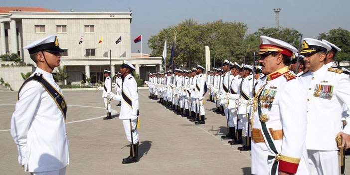 قائد القوات البحرية يحضر حفل تخريج الكلية البحرية الباكستانية 