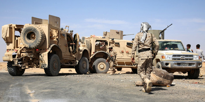  جنود من المقاومة الشعبية متمركزين في إحدى النقاط الأمنية