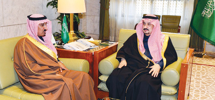  أمير منطقة الرياض مستقبلاً أمين دارة الملك عبدالعزيز المكلف