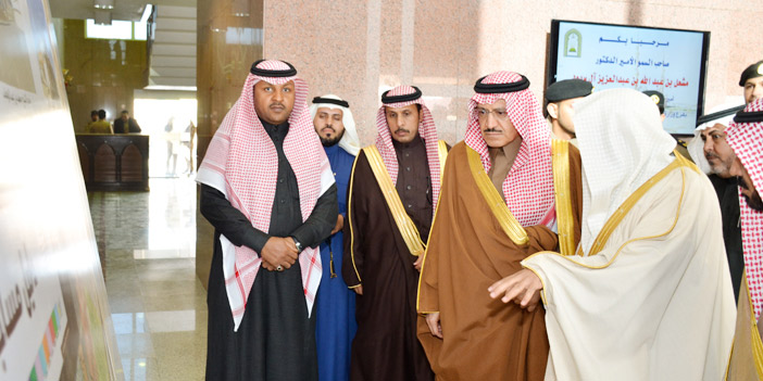  الأمير مشعل بن عبدالله يتجول على أقسام فرع وزارة الشؤون الإسلامية