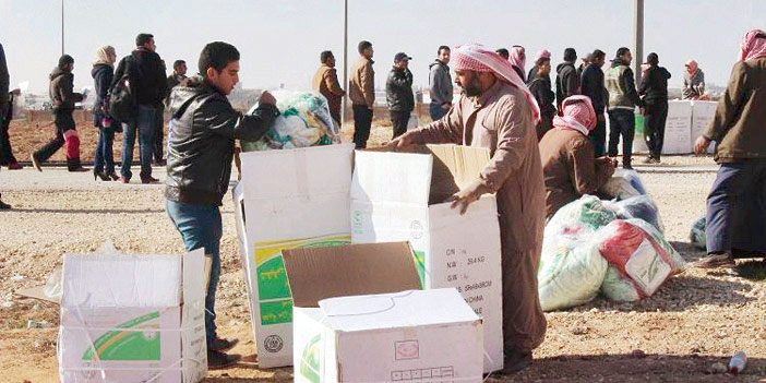 الحملة الوطنية السعودية توزع 14000 قطعة شتوية على الأسر السورية 