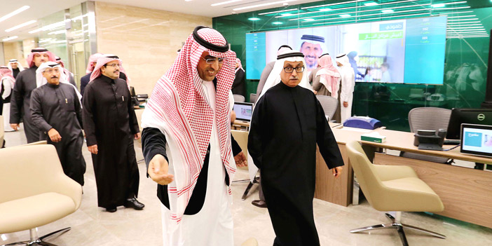  رئيس مجلس إدارة البنك الأهلي خلال تدشينه أول فروع الجيل الجديد