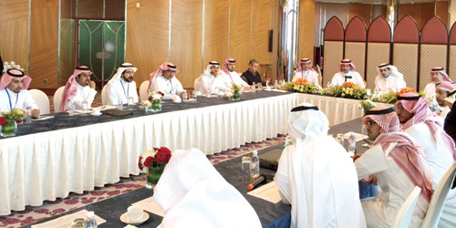 ابن سعيد يلتقي مساعدي الصحة العامة في المناطق والمحافظات 