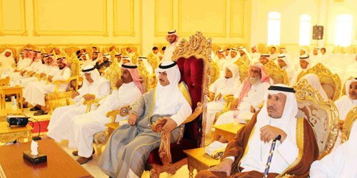  المحافظ يتقدم الحضور