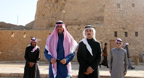  القعيد مع الأمير سلمان عند قلعة مارد