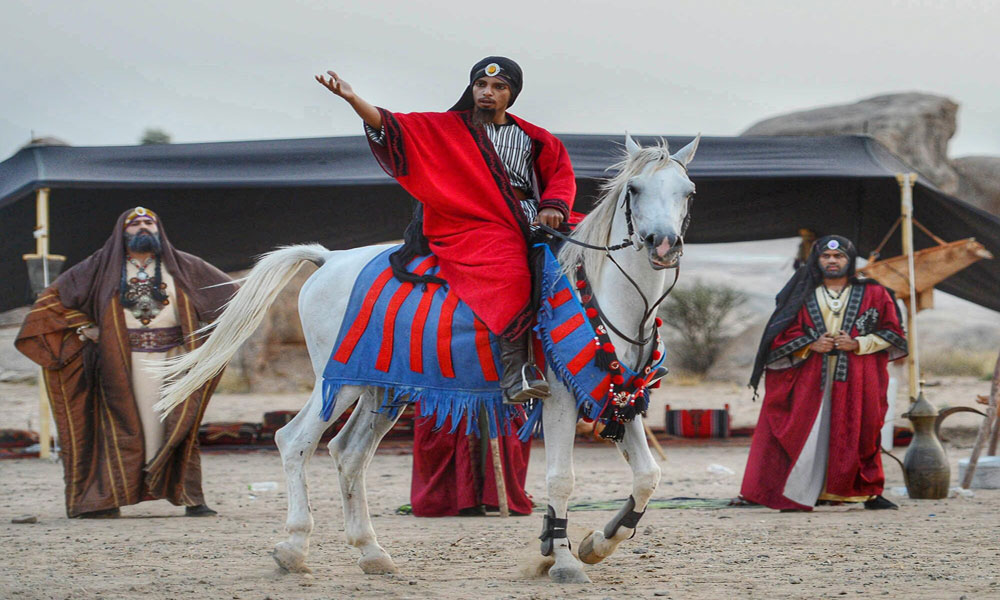 صور من سوق عكاظ