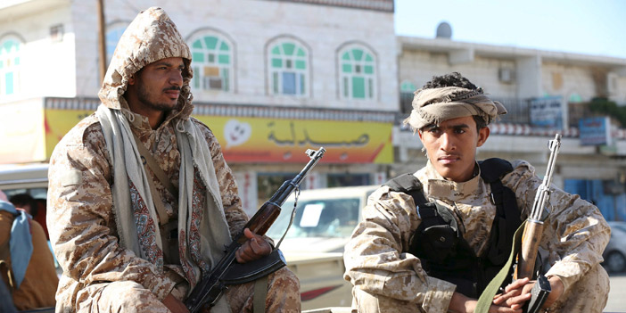  جنود من المقاومة الشعبية في وسط مدينة عدن