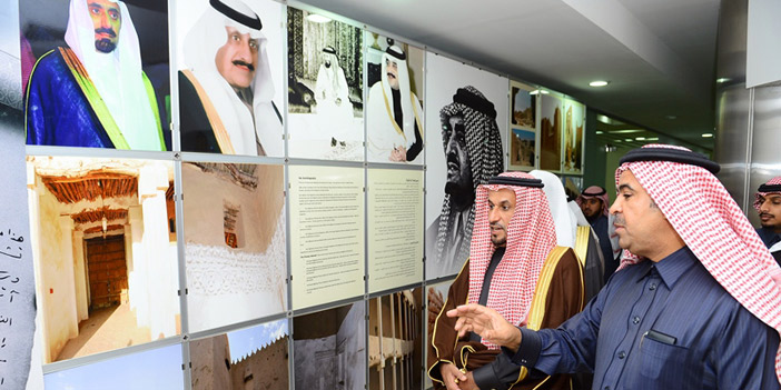  مدير الجامعة يطلع على مناشط المؤسسة