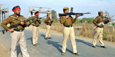 مقتل ستة في هجوم لمسلحين على قاعدة جوية هندية قرب حدود باكستان 