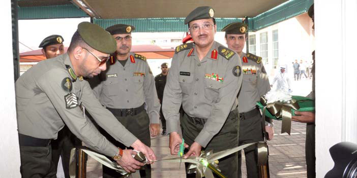  اللواء الطويرقي يتفقد سير العمل بالجوازات