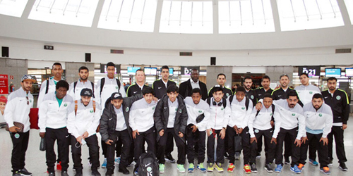  أخضر الصالات ولقطة جماعية في المطار