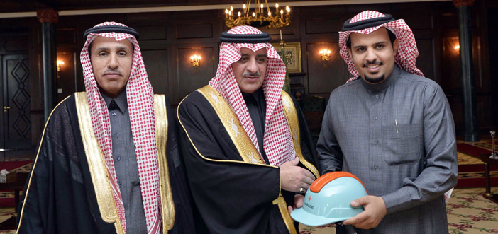  أمير تبوك خلال استقباله البلوي