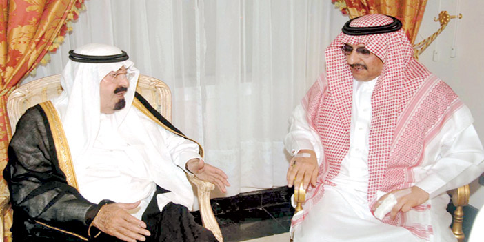  الملك عبدالله -رحمه الله- في زيارة للأمير محمد بن نايف بعد نجاته من محاولة الاغتيال