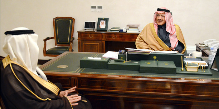 الأمير مشعل ملتقياً بمدير الخطوط السعودية بالجوف والشمالية