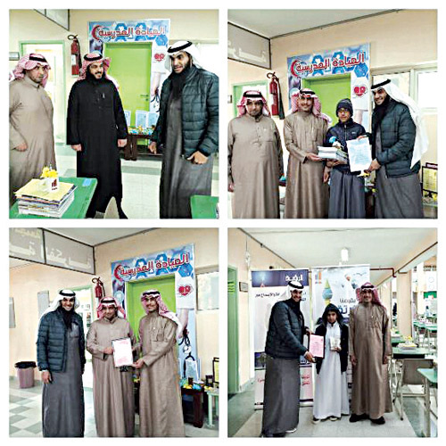  مدير التعليم يكرم الطلاب