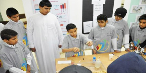 اختتام برنامج (أطلق إبداعك) في متوسطة طيبة بالرس 