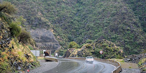 أمطار على محافظة رجال ألمع 