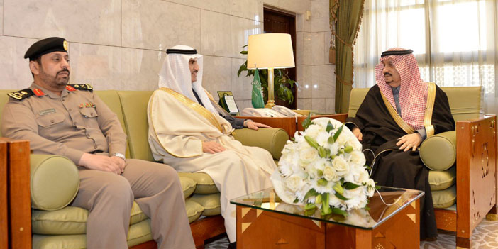 أمير منطقة الرياض يستقبل رئيس لجنة رعاية السجناء «تراحم» 