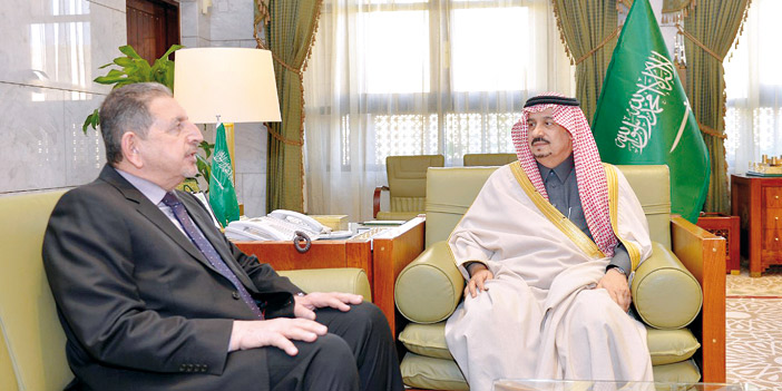  الأمير فيصل بن بندر مستقبلاً السفير العراقي
