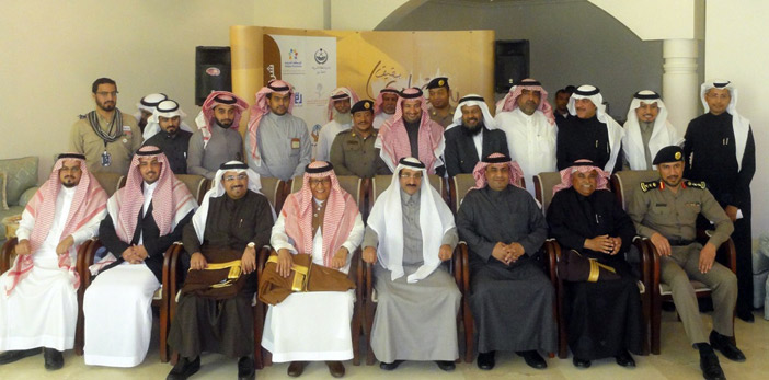  محافظ بقيق ومسؤولو السياحة ورجال الأعمال في صورة جماعية