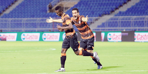  معاذ ويطو قادا الشباب للفوز على الاتفاق