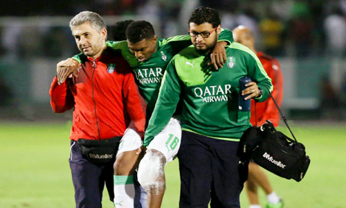  ماهر عثمان محمولاً على الأكتاف بعد الإصابة