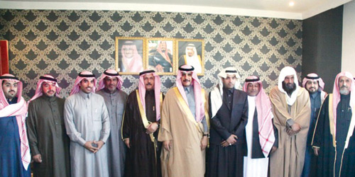  أعضاء المجلس مع الأمير عبدالرحمن