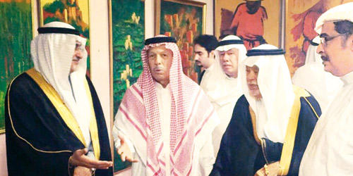  الأستاذ سعود صبان بعد افتتاحه متحف نوال مصلي مع بعض الحضور