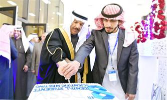 مدير جامعة القصيم يفتتح الملتقى الثامن لطلاب وطالبات طب الأسنان بالمملكة 