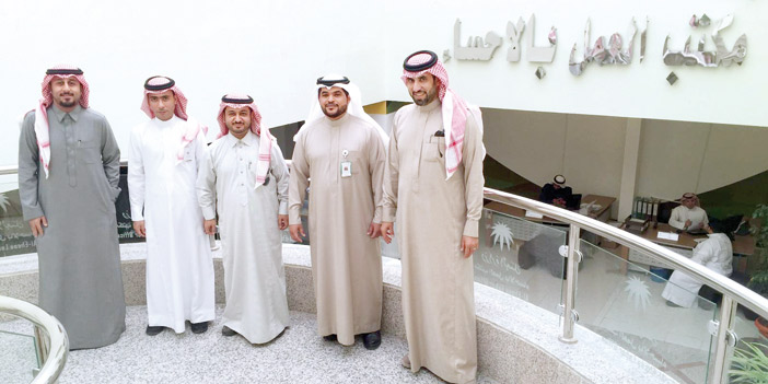  فريق اللجنة خلال زيارة مكتب العمل