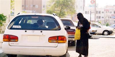 المواطنون: التسول ينتشر في شوارع وأحياء الرياض 