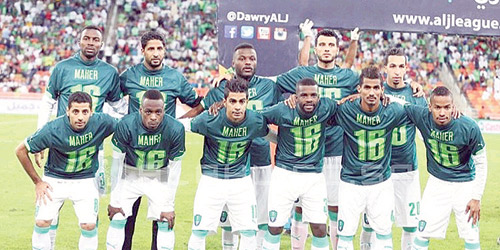  لاعبو الأهلي يرتدون قميص ماهر عثمان