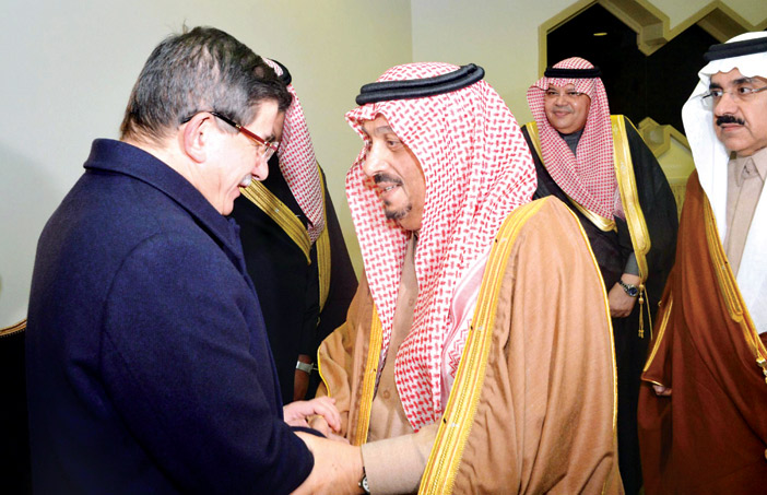  أمير منطقة الرياض خلال استقباله رئيس وزراء تركيا