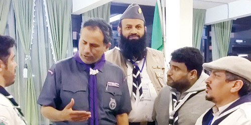  الفهد خلال زيارة المشاركين في معهد إعداد القادة بالرياض