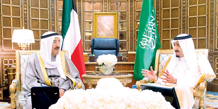 في الجلسة الأولى لندوة «الملك سلمان بن عبدالعزيز قرارات وإنجازات» ضمن فعاليات النشاط الثقافي لـ«جنادرية 30» 