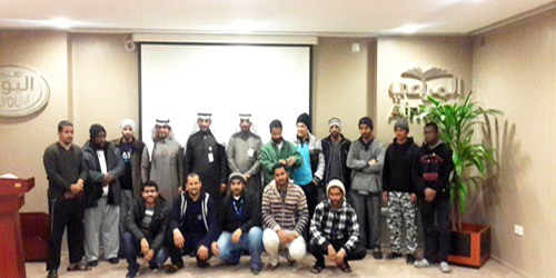  مسؤولو مكتب العمل في زيارة ميدانية على المؤسسات