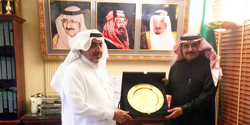  الخميس يكرِّم آل مضواح